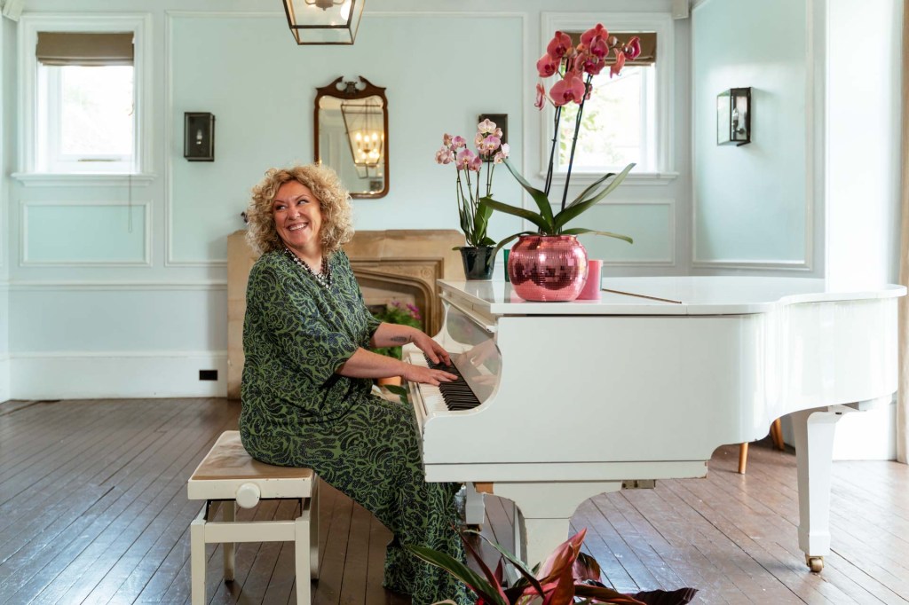 Professional Wedding Pianist - Piano with Emma - is based in the Cotswolds